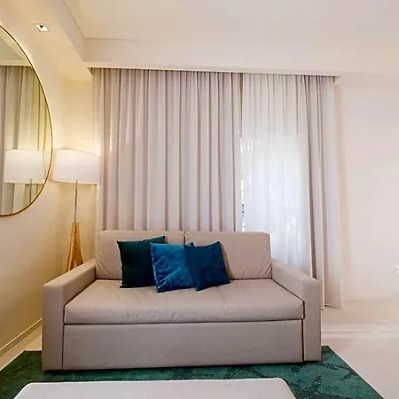 Metropol Ceccarini - Luxury アパートホテル 4*